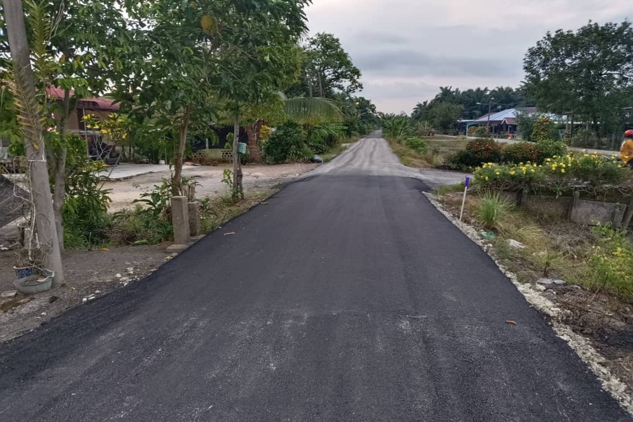 MENURAP JALAN DI TAMAN SERAI PERMAI