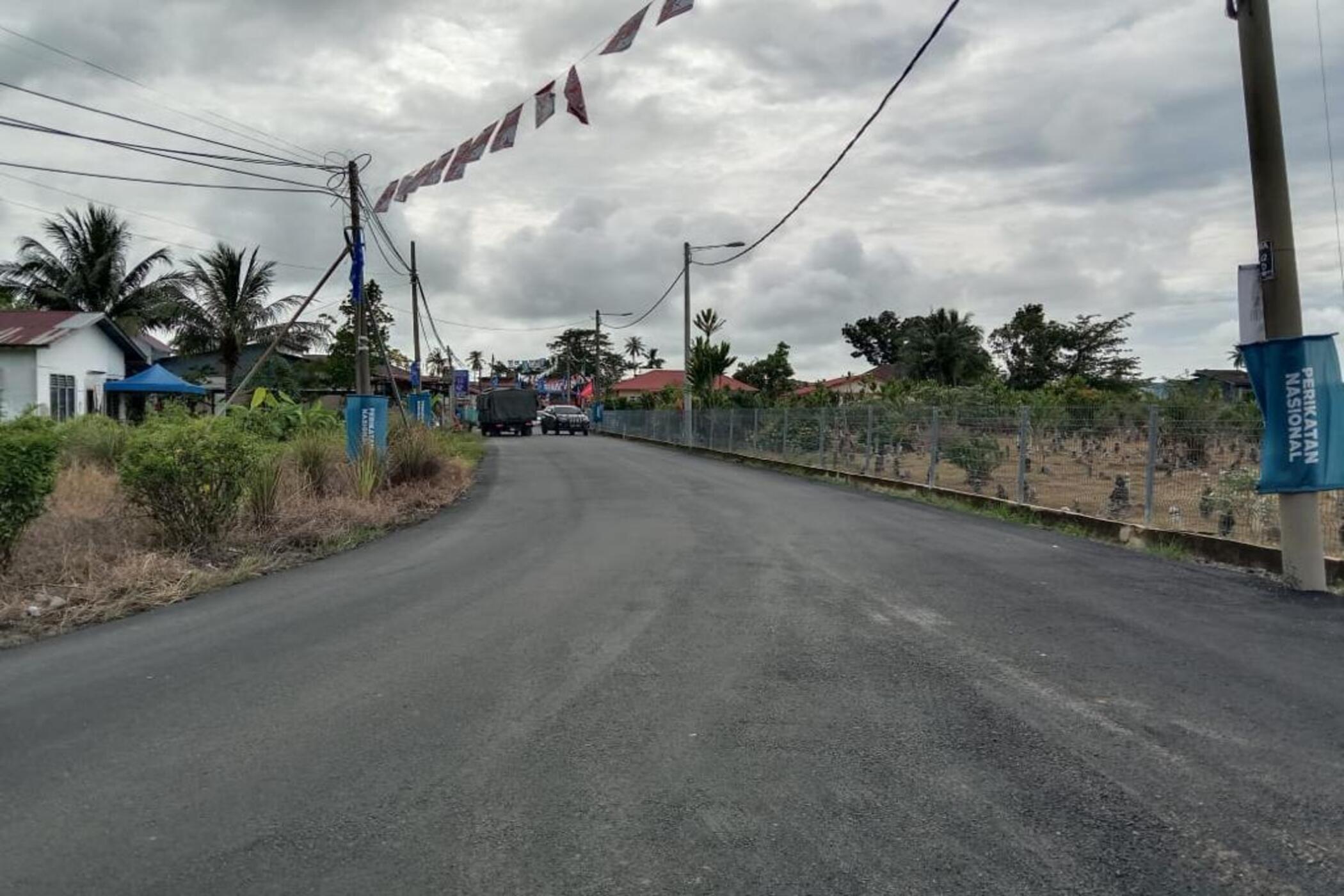 MENURAP SEMULA JALAN DI TAMAN KAMI _D_ 2